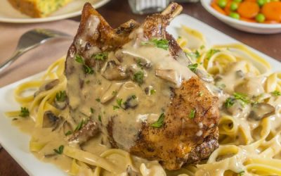 Lapin à la moutarde maison servi avec une sauce crémeuse